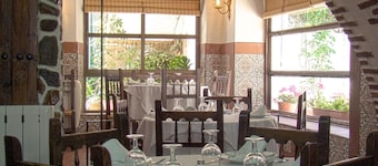Hostal - Restaurante Emilia