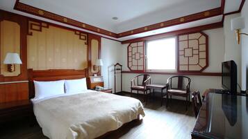 مكتب وواي فاي مجانًا وملاءات أسرّة