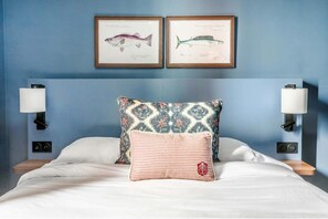 Doppelzimmer, Meerblick | Zimmersafe, individuell dekoriert, individuell eingerichtet
