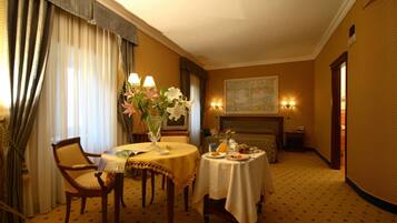 Sviitti | 1 makuuhuone, minibaari, tallelokero huoneessa