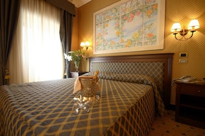 Chambre Double Standard | 1 chambre, minibar, coffres-forts dans les chambres