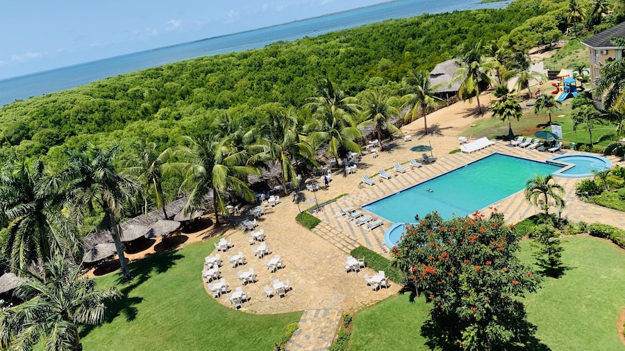 Tanga Beach Resort & Spa