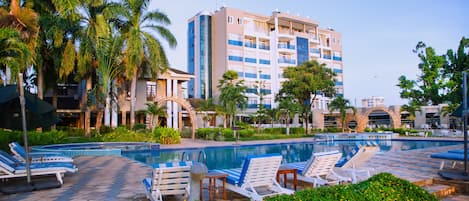 Outdoor pool, pool loungers