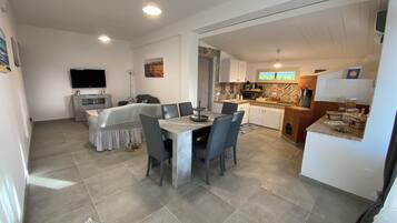 Appartamento, 3 camere da letto | Area soggiorno | TV a schermo piatto