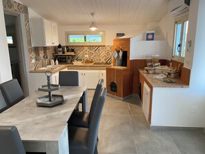 Apartment, 3 Bedrooms | Private kitchen | Fridge, oven, stovetop, coffee/tea maker