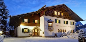 Property grounds - Hotel Garni Zugspitz (Farchant)