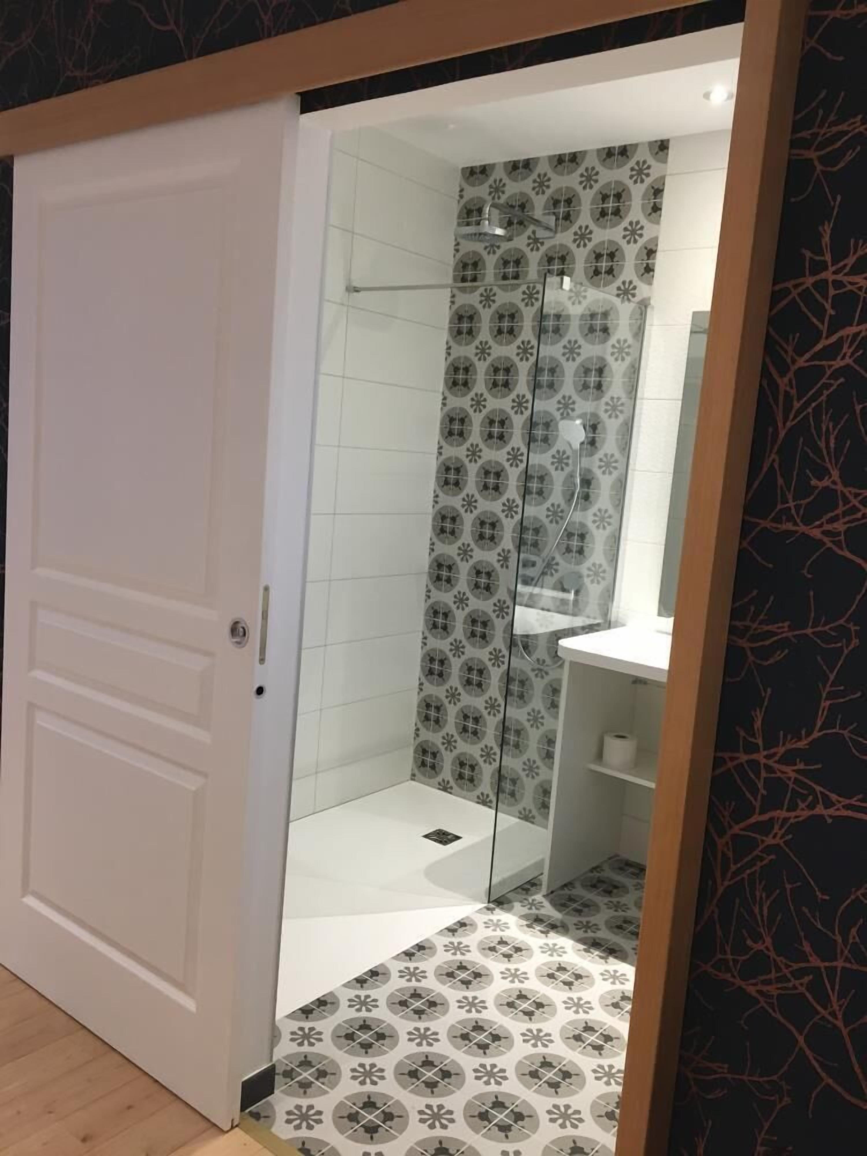 Deluxe Suite, 1 Bedroom, Accessible, Garden View (La Perle) | Bathroom