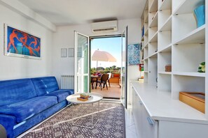 Apartment | Wohnbereich | Flachbildfernseher, DVD-Player