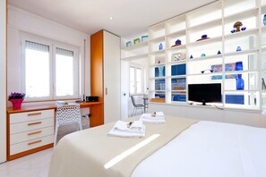 1 bedroom, desk, laptop workspace, iron/ironing board - Rome Accommodation - Celimontana (Rome)