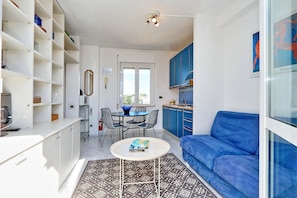 Apartment | Living area | Flat-screen TV, DVD player - Rome Accommodation - Celimontana (Rome)