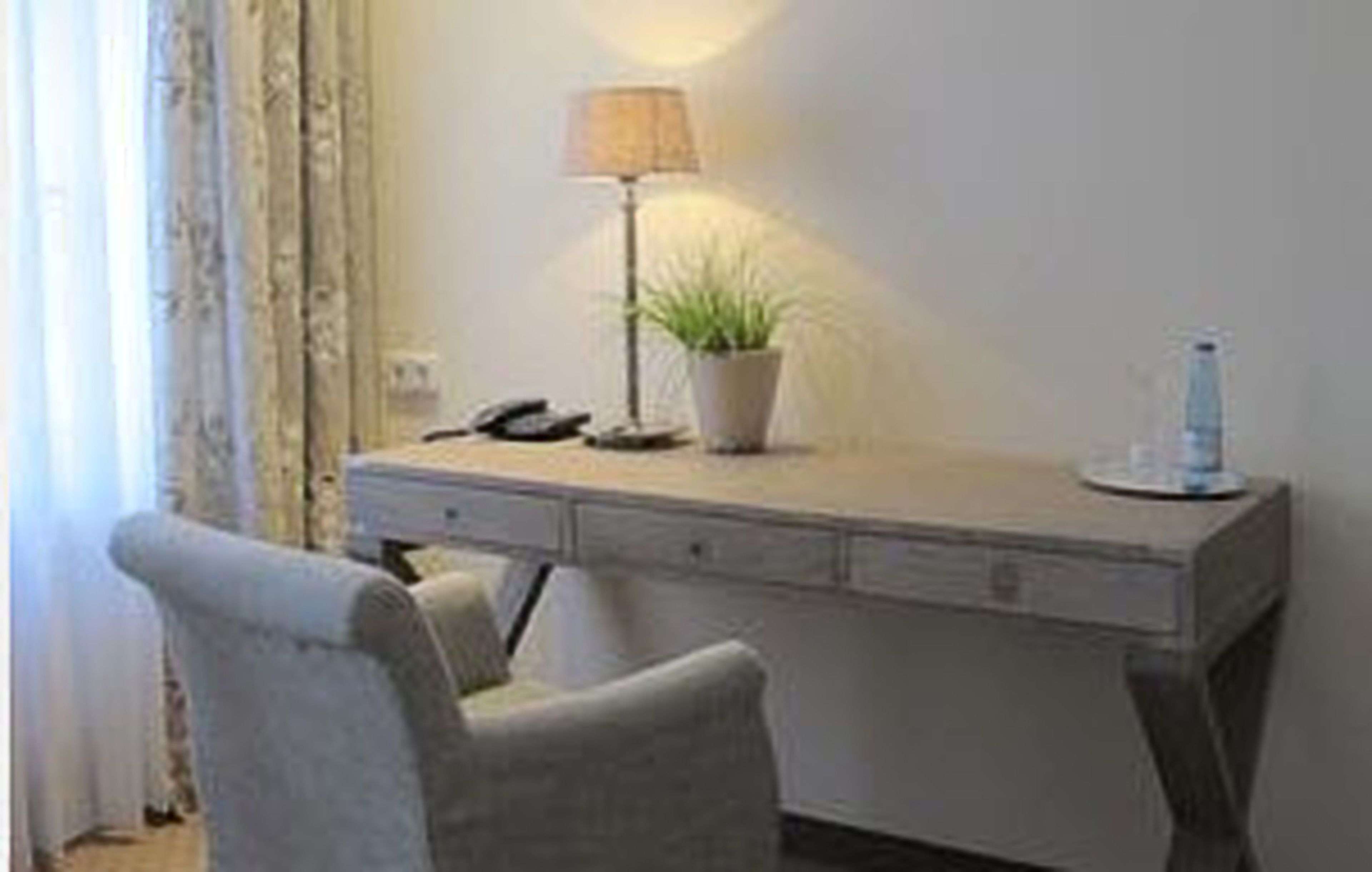 superior single room | room amenity