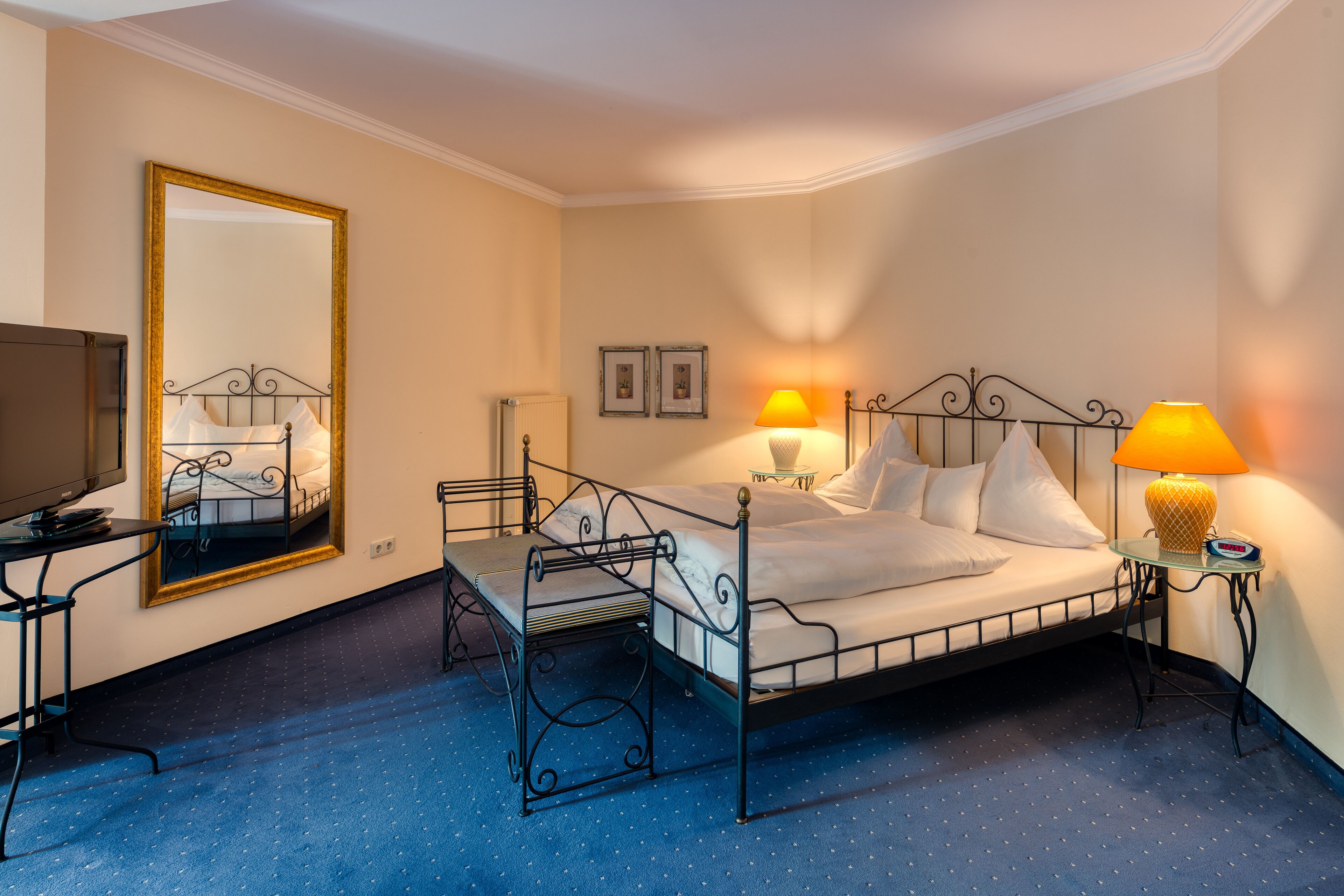 superior double room | hypo-allergenic bedding, in-room safe, desk, laptop workspace