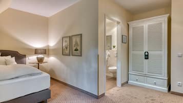 Kamar Single Superior | 1 kamar tidur, seprai antialergi, brankas, dan meja kerja