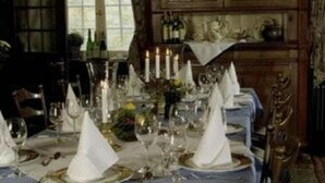 A formal dining table set with white napkins, plates, and cutlery. - Hotel Restaurant Alt Vellern (Beckum)
