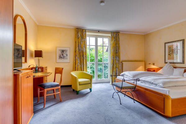 Standard Double Room | Hypo-allergenic bedding, in-room safe, desk, laptop workspace - Hotel Restaurant Alt Vellern (Beckum)