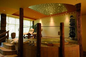 Indoor spa tub