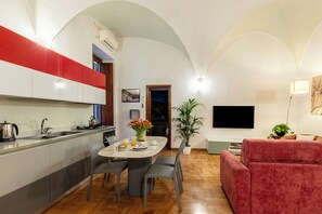 Appartement | Cuisine privée | Réfrigérateur, micro-ondes, four, plaque de cuisson