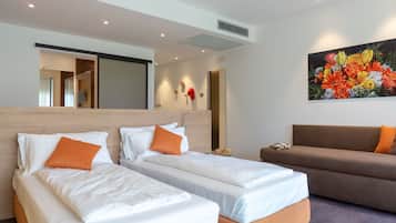 Deluxe-Dreibettzimmer, Mehrere Betten | Hochwertige Bettwaren, Daunenbettdecken, Minibar, Zimmersafe