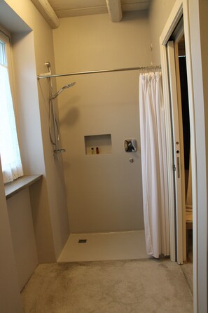 Double Room | Bathroom | Shower, hair dryer, slippers, bidet