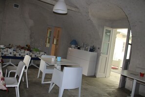 Bao gồm bữa sáng buffet hàng ngày