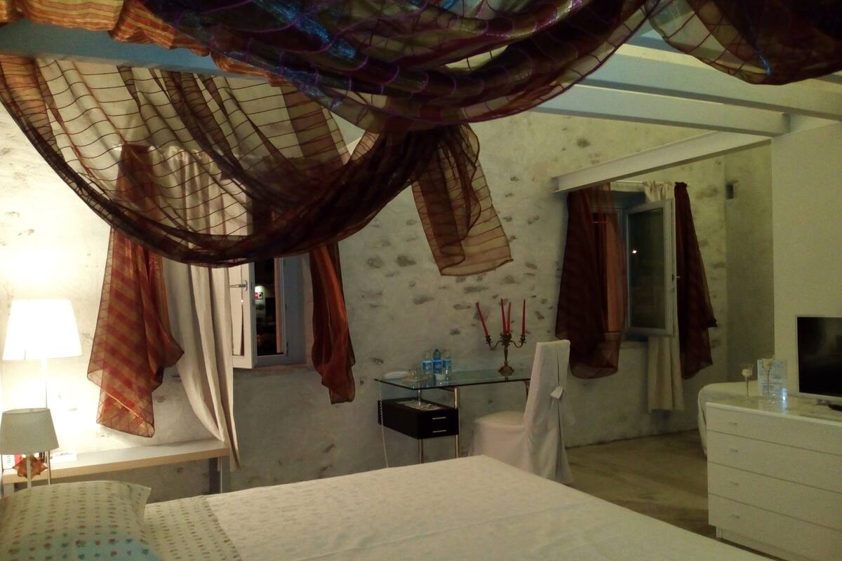 Triple Room | Egyptian cotton sheets, premium bedding, desk, soundproofing