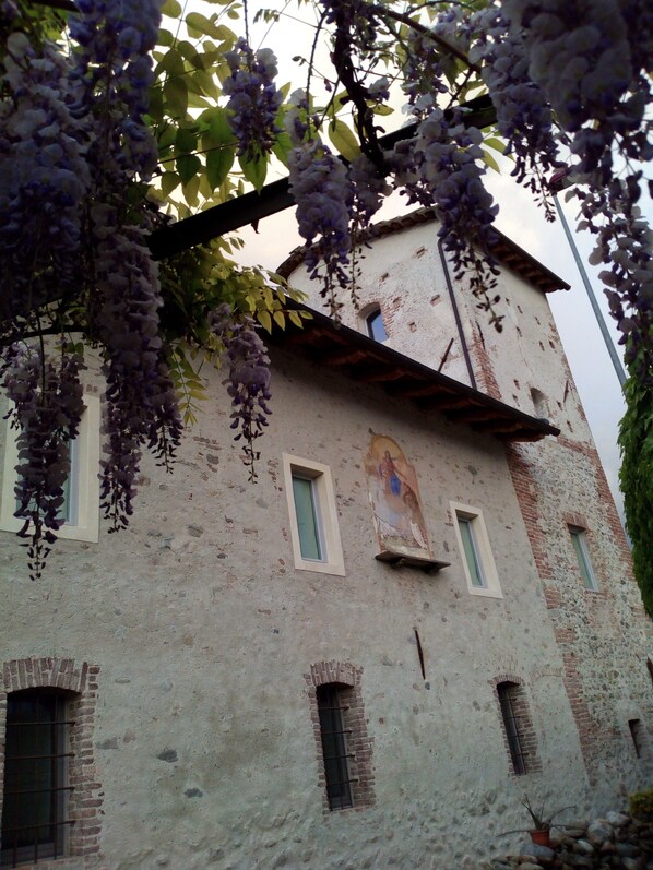 Mặt tiền nơi lưu trú