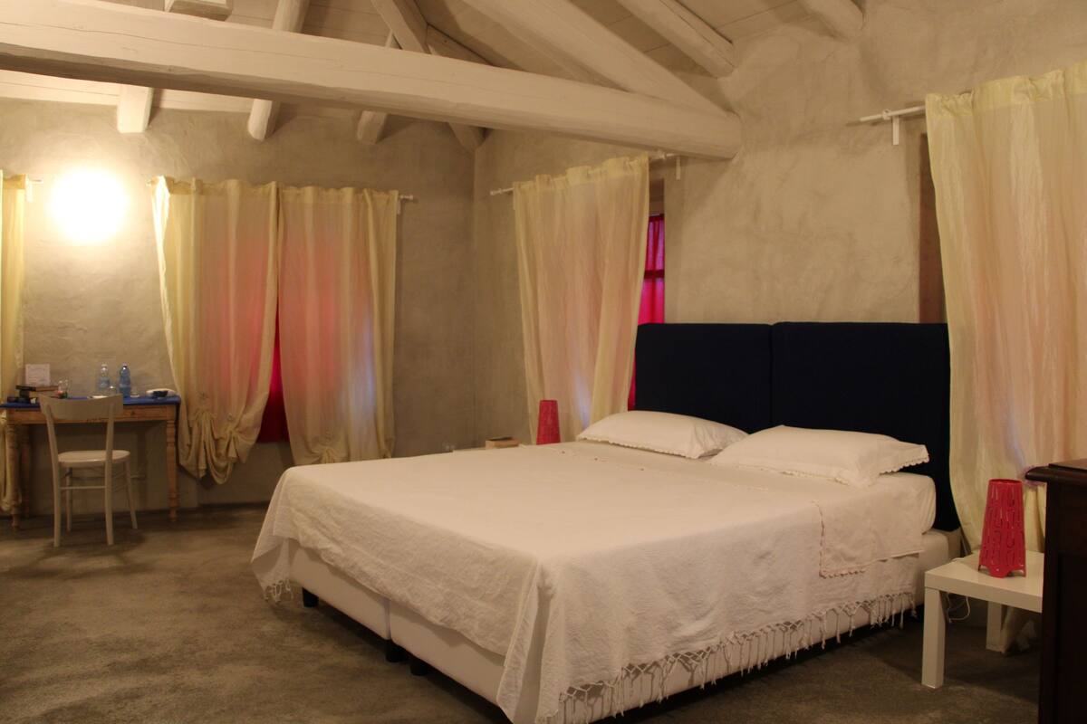 Double Room | Egyptian cotton sheets, premium bedding, desk, soundproofing