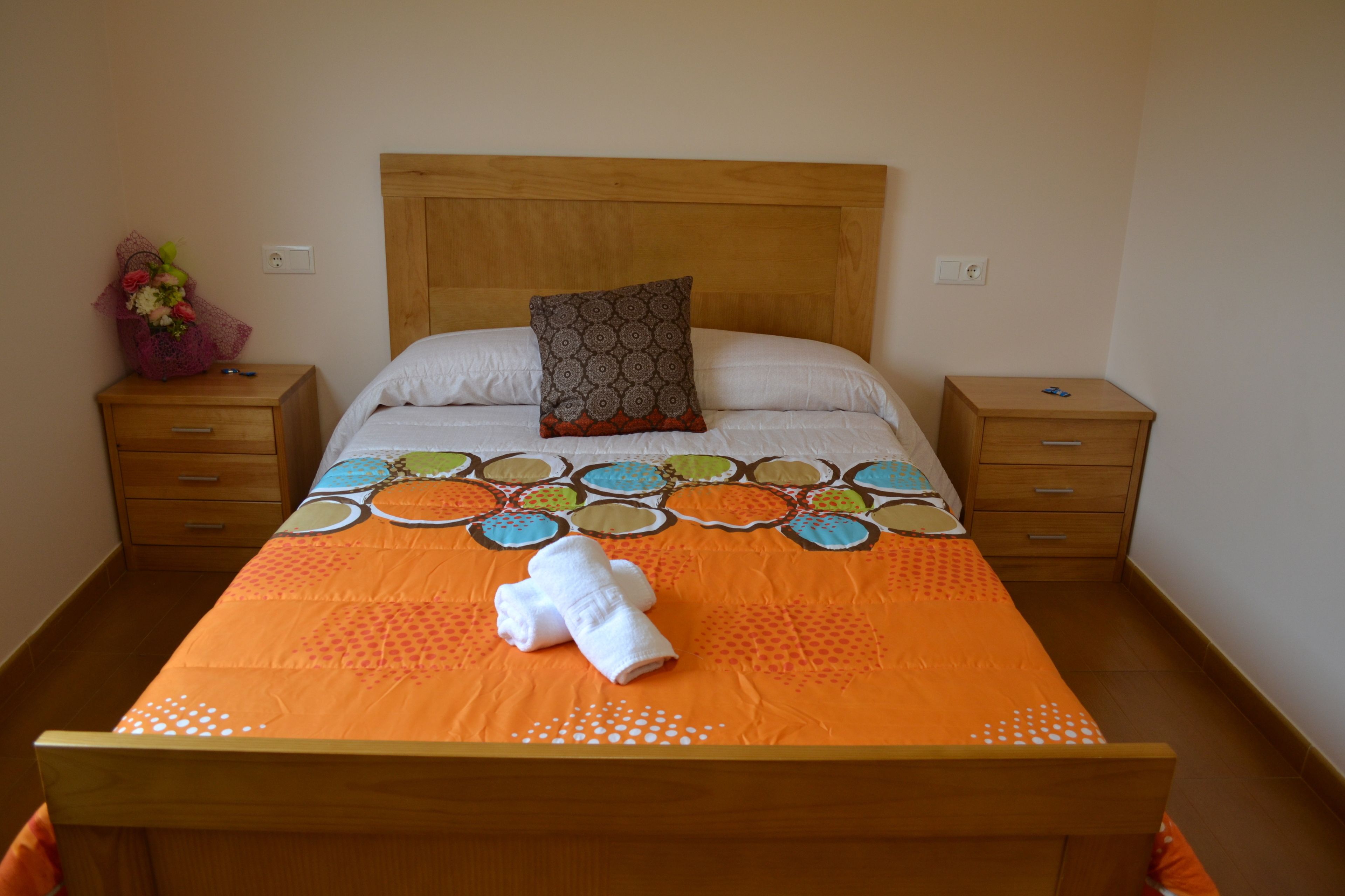 Twin Room, Shared Bathroom | 1 bedroom, soundproofing, free cribs/infant beds, free WiFi