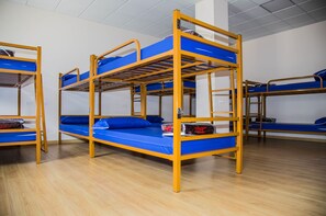 1 habitación, sistema de insonorización, cunas gratuitas y wifi gratis