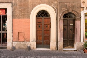 Exterior - Rome Accommodation - Cavour (Rome)