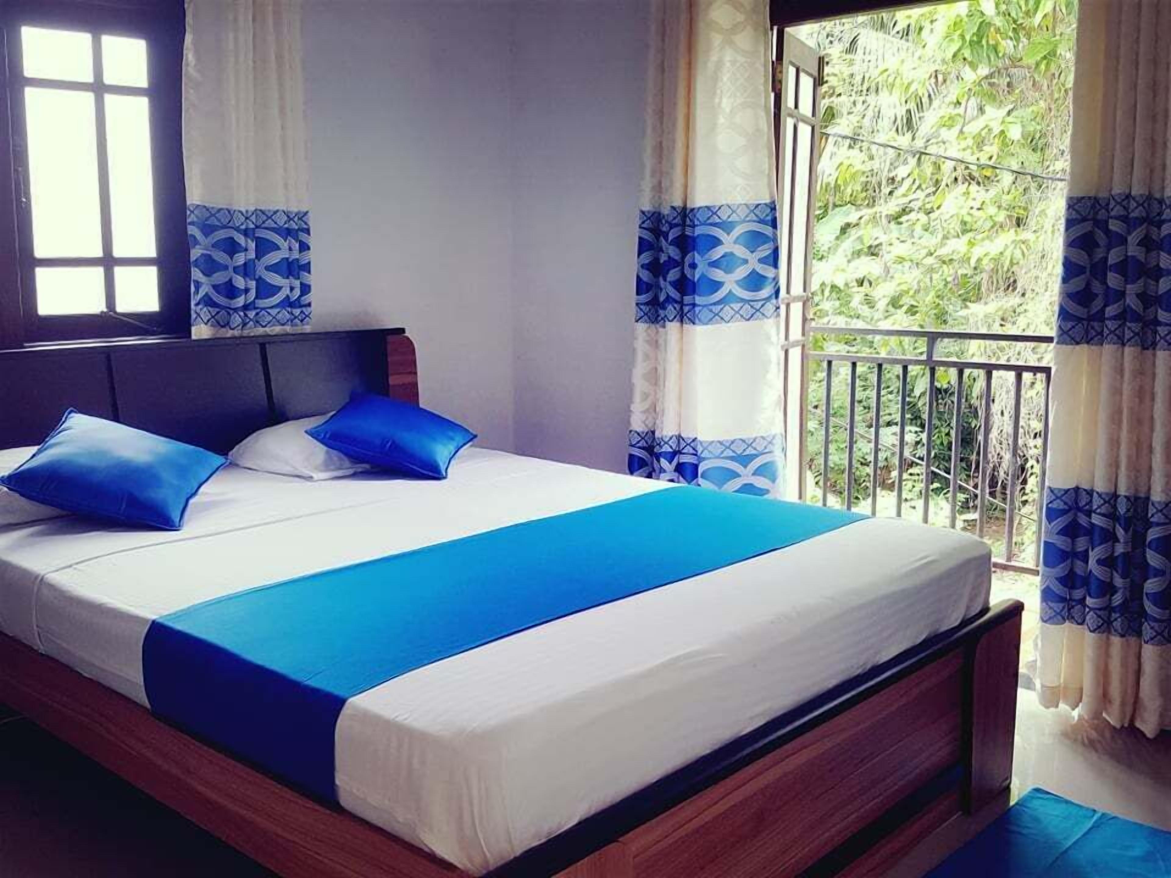 3 bedrooms, hypo-allergenic bedding, iron/ironing board, free WiFi