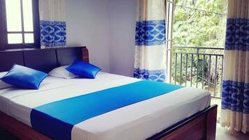 3 bedrooms, hypo-allergenic bedding, iron/ironing board, free WiFi