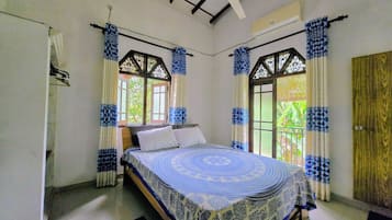 Basic Double Room, 1 Queen Bed, Pets not allowed, Beachside | 3 bedrooms, hypo-allergenic bedding, iron/ironing board, free WiFi