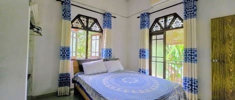 Basic Double Room, 1 Queen Bed, Pets Not Allowed, Beachside | 3 bedrooms, hypo-allergenic bedding available, iron/ironing board