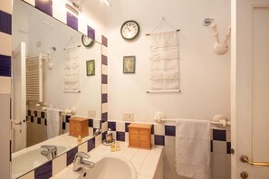 Bathroom - Rome Accommodation - Palazzo Massimo (Rome)