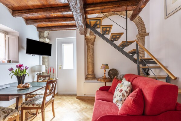 Apartment | Wohnbereich | Flachbildfernseher