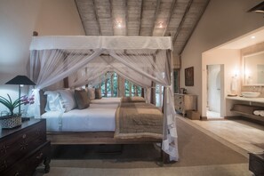 4 bedrooms, in-room safe, desk, iron/ironing board - 20 Middle Street (Galle)