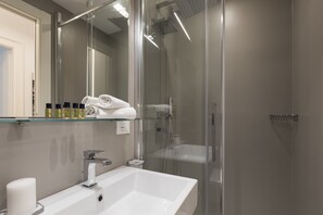 Ducha, artículos de tocador gratuitos, secador de pelo, bidet