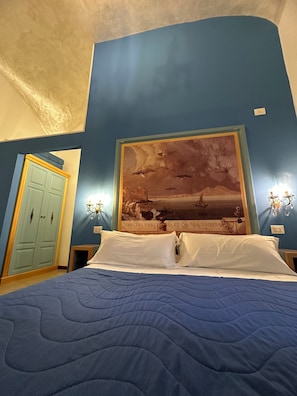 Basic Quadruple Room | Premium bedding, minibar, in-room safe, desk - La Bella Napoli B&B (Naples)