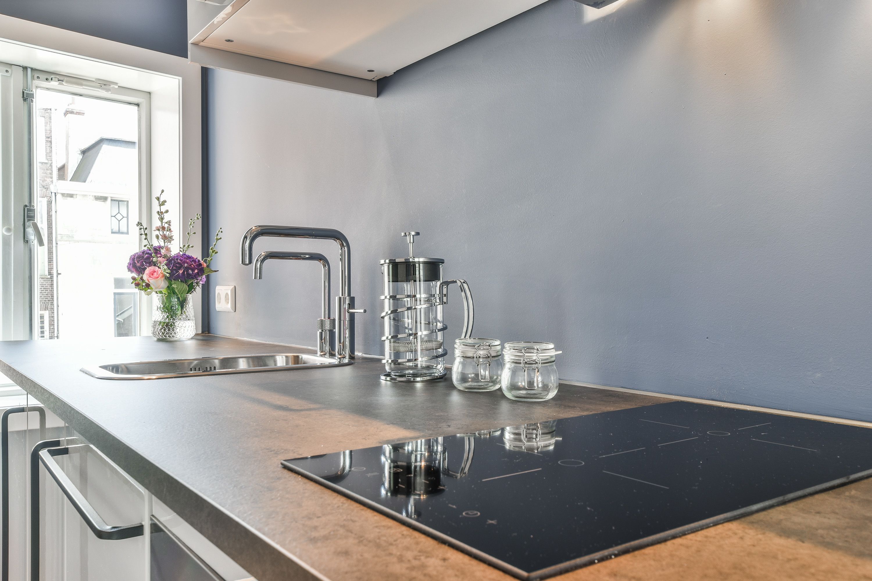 deluxe suite, bathtub | private kitchen | fridge, microwave, oven, stovetop