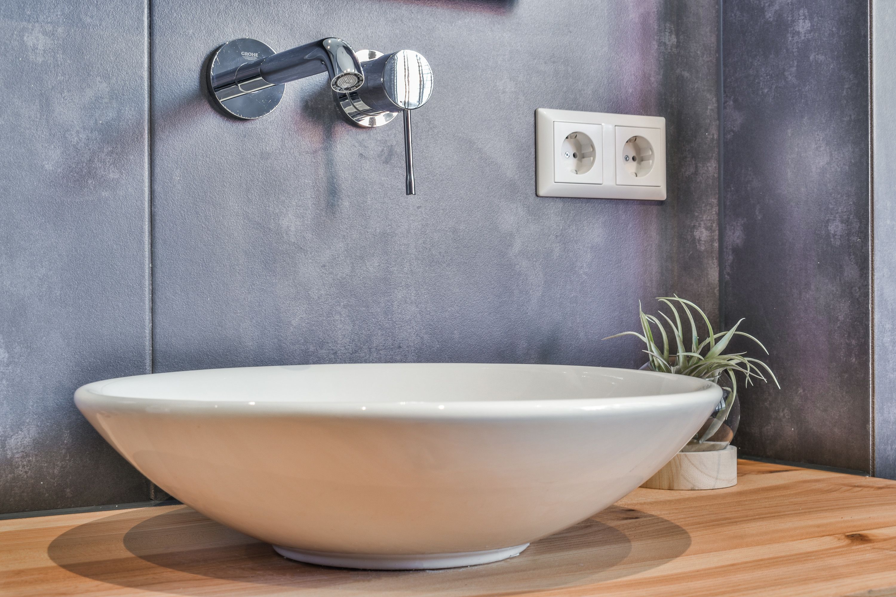 deluxe suite, bathtub | bathroom | separate bathtub and shower, deep-soaking bathtub, designer toiletries