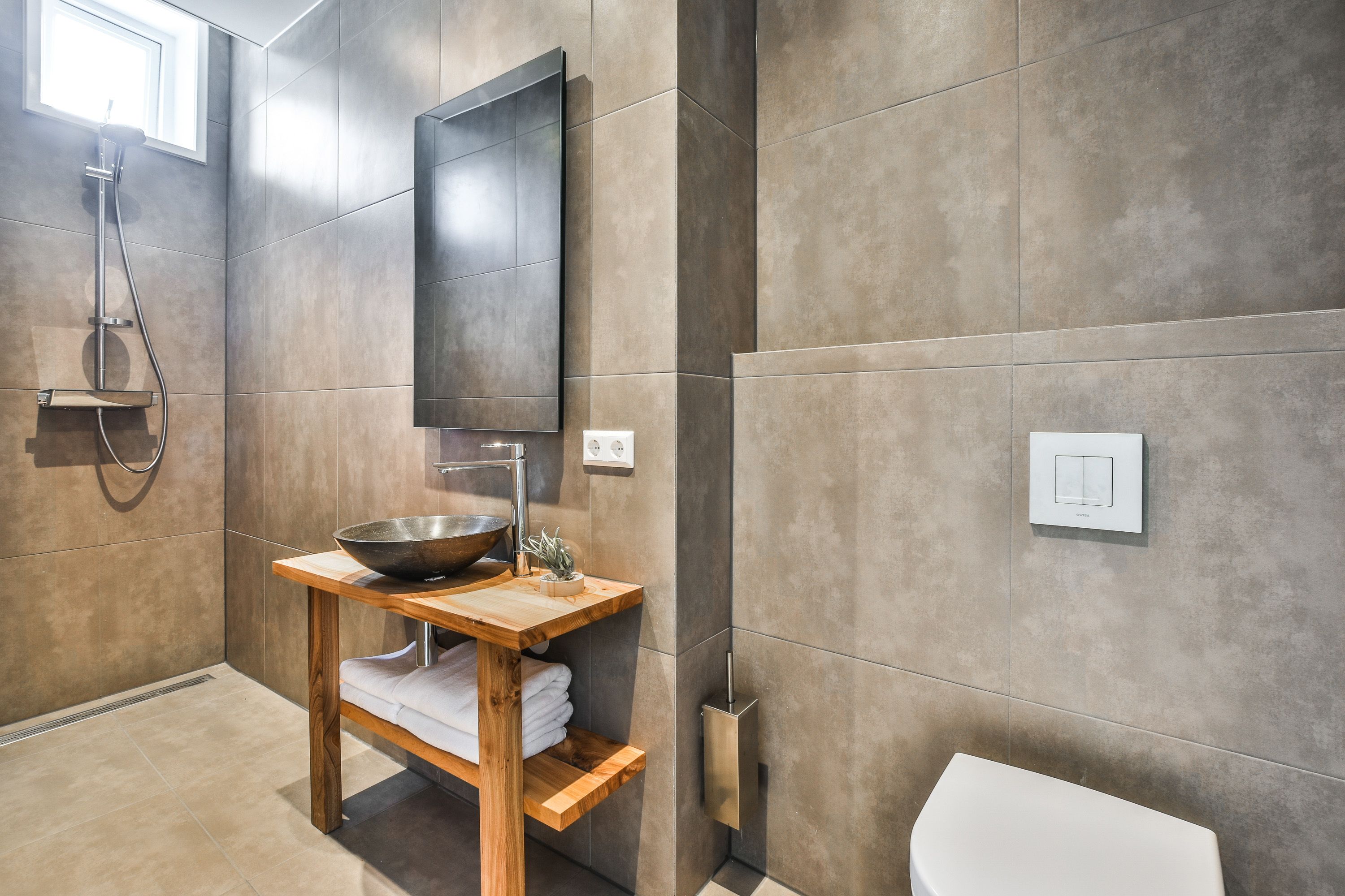 deluxe suite, 1 bedroom | bathroom | separate bathtub and shower, deep-soaking bathtub, designer toiletries