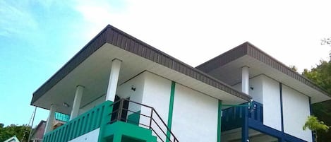 المنشأة من الخارج