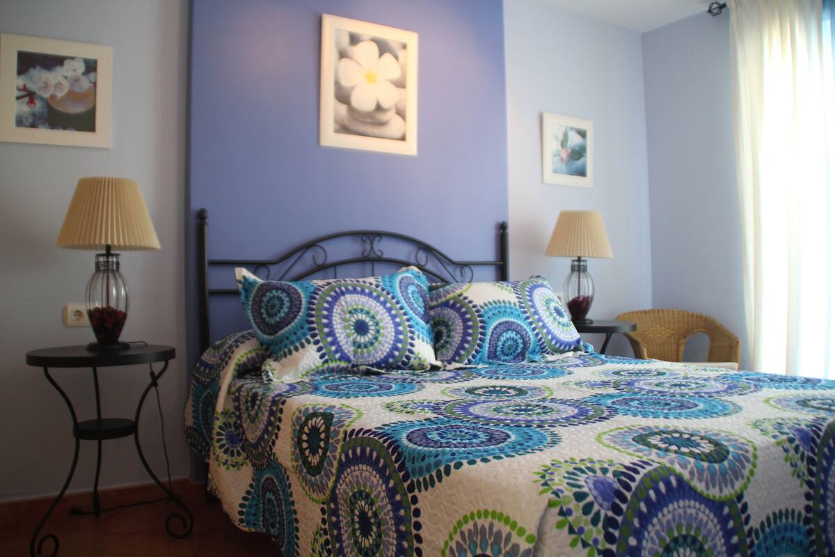 Double Room | Bathroom | Shower, free toiletries, towels