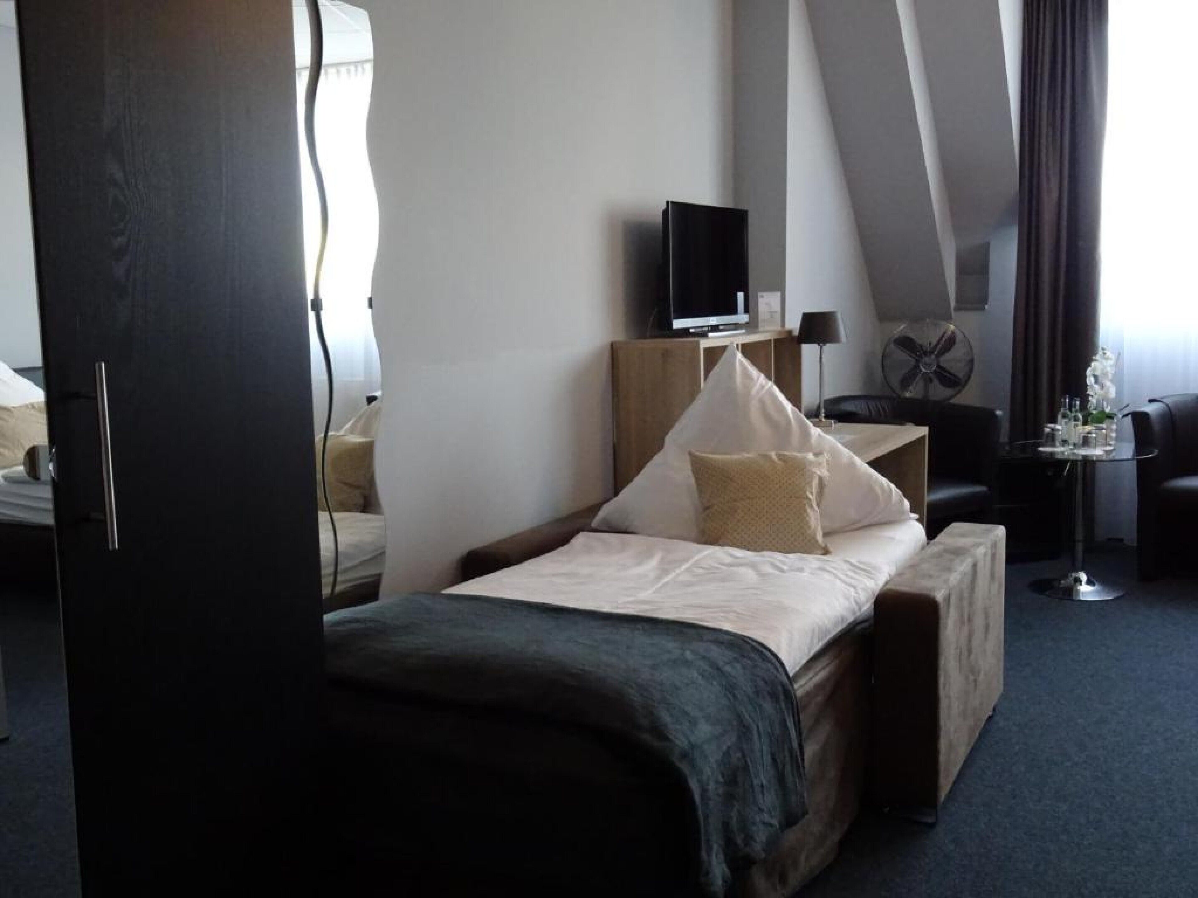 family room | in-room safe, iron/ironing board, cots/infant beds, free wifi