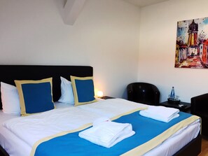Kamar Double, 1 Tempat Tidur King, Bebas Asap Rokok, ensuite | Kedap suara dan tempat tidur bayi (biaya tambahan)
