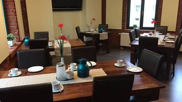 Free daily continental breakfast