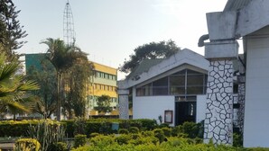 A pathway leading to a building with a stone facade and a modern design. - Raha Leo Inn (Arusha)