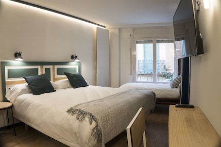 Family Triple Room | Premium bedding, down comforters, memory foam beds, desk