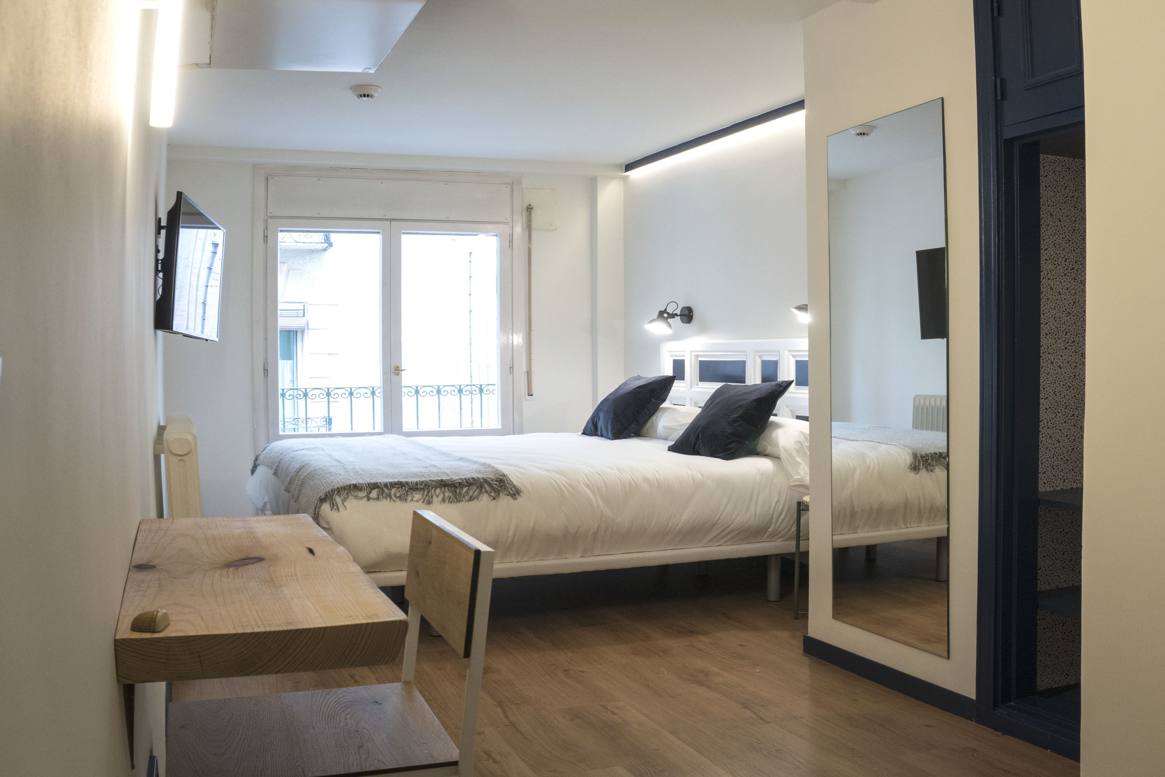 Standaard kamer, 1 twee- of 2 eenpersoonsbedden | Luxe beddengoed, donsdekens, bedden met traagschuimmatrassen, een bureau
